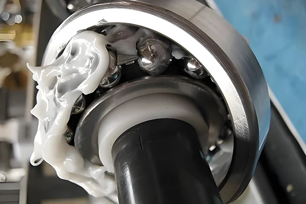 轴承和箱体中的油含量过高会导致轴承打滑